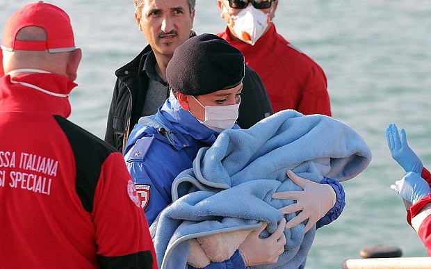 Italy investigates capsized vessel carrying illegal immigrants - ảnh 1